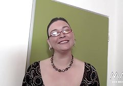 MILF ژاپنی ، Aika ، شمشیرهای جوان تر را احاطه sexخواهربرادر می کند